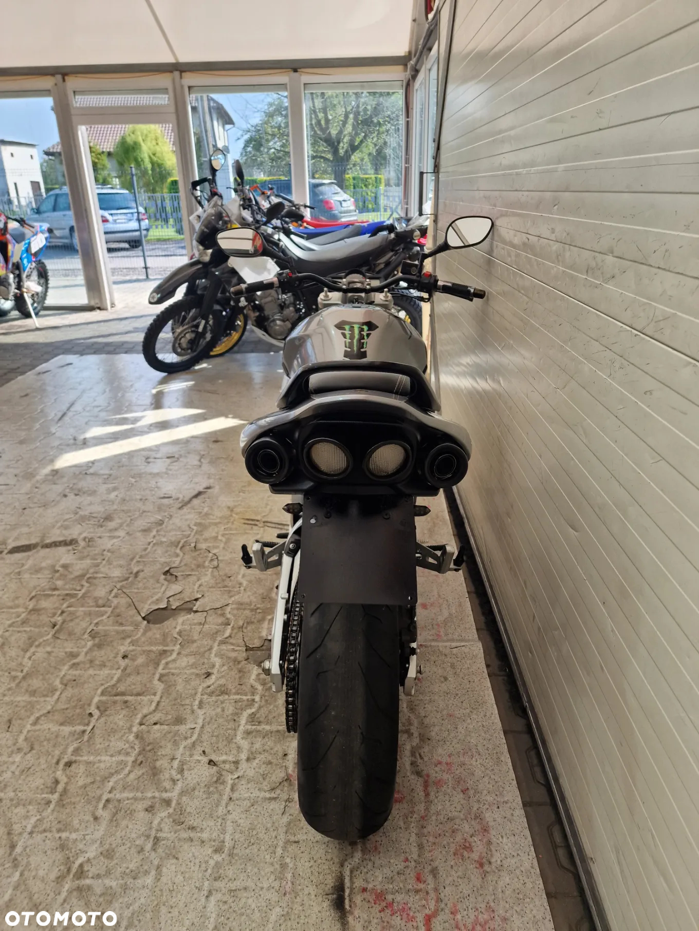 Suzuki GSR - 7