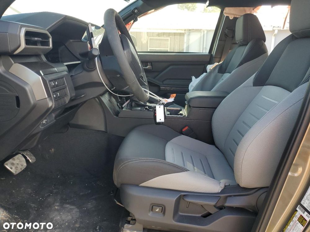 Toyota Tacoma - 8