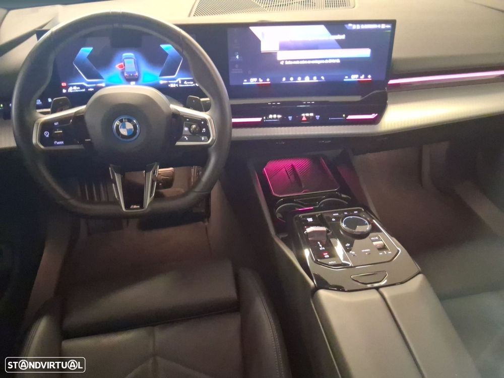 BMW 530 e Pack Desportivo M - 12