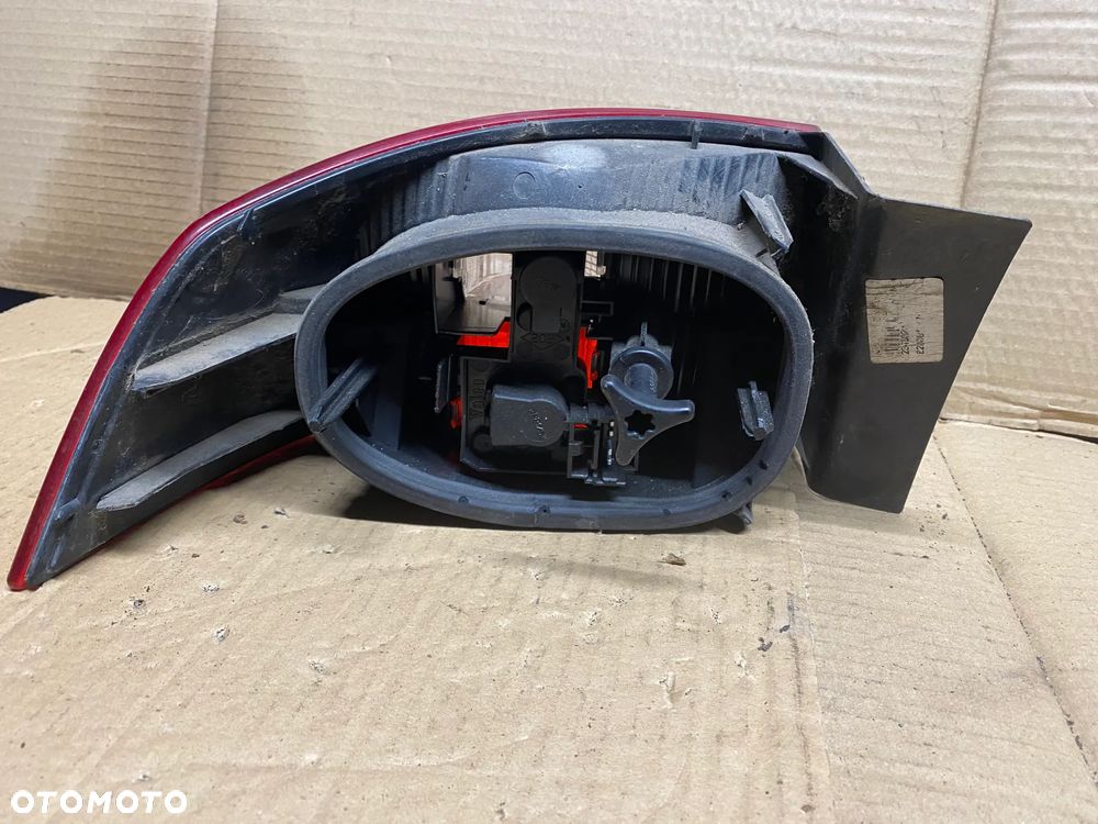 LAMPA TYLNA PRAWA RENAULT LAGUNA II HB 8200002474 - 4