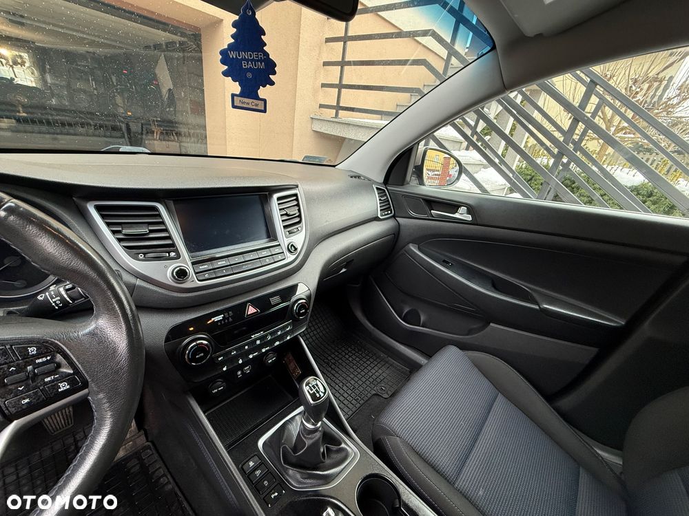 Hyundai Tucson 1.7 CRDI BlueDrive Style 2WD - 12