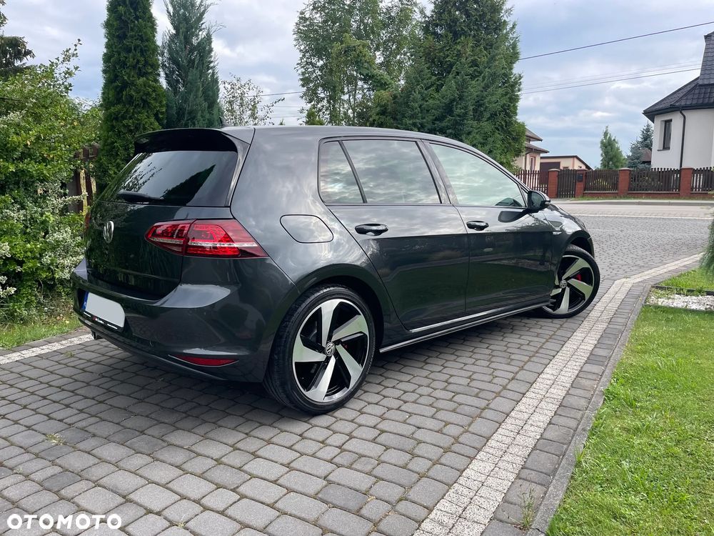Volkswagen Golf - 30