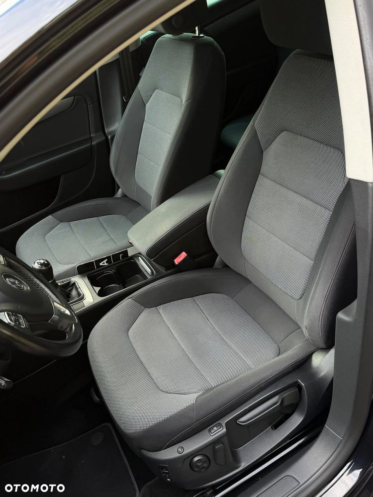 Volkswagen Passat - 19