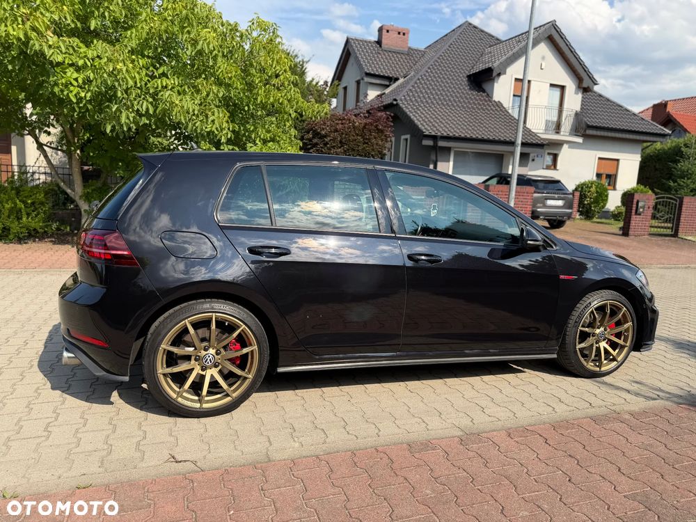 Volkswagen Golf - 22