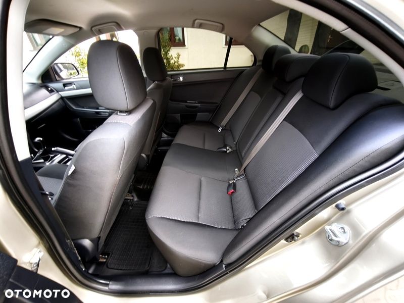 Mitsubishi Lancer - 7