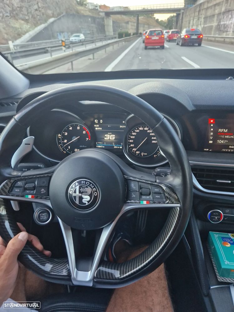 Alfa Romeo Stelvio 2.0 Turbo 16V AT8-Q4 Veloce - 7