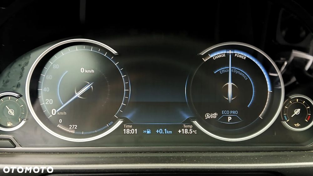 BMW Seria 5 528i Sport-Aut - 33