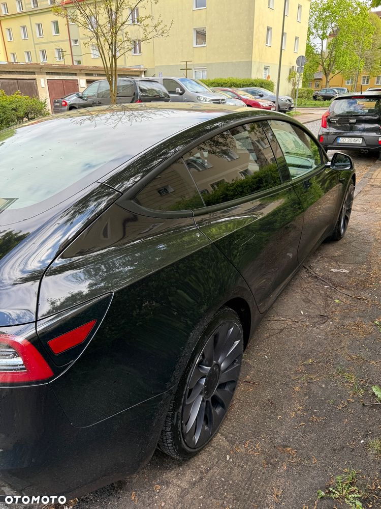 Tesla Model 3 - 4