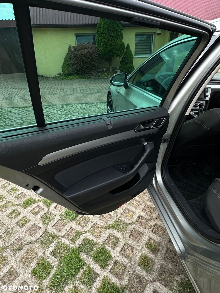 Volkswagen Passat 2.0 TDI SCR (BlueMotion Technology) 4Motion Comfortline - 14