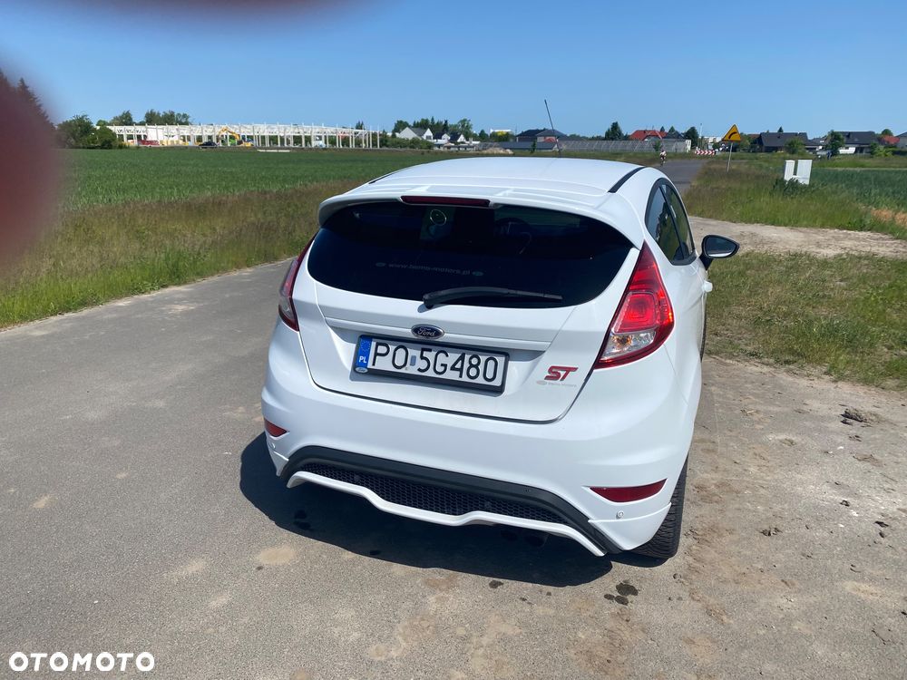 Ford Fiesta ST2 - 8
