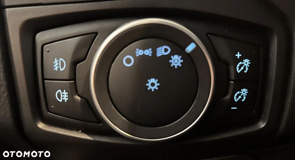 Ford Focus ver-1-5-ecoboost-start--stopp--system-titanium-x - 18