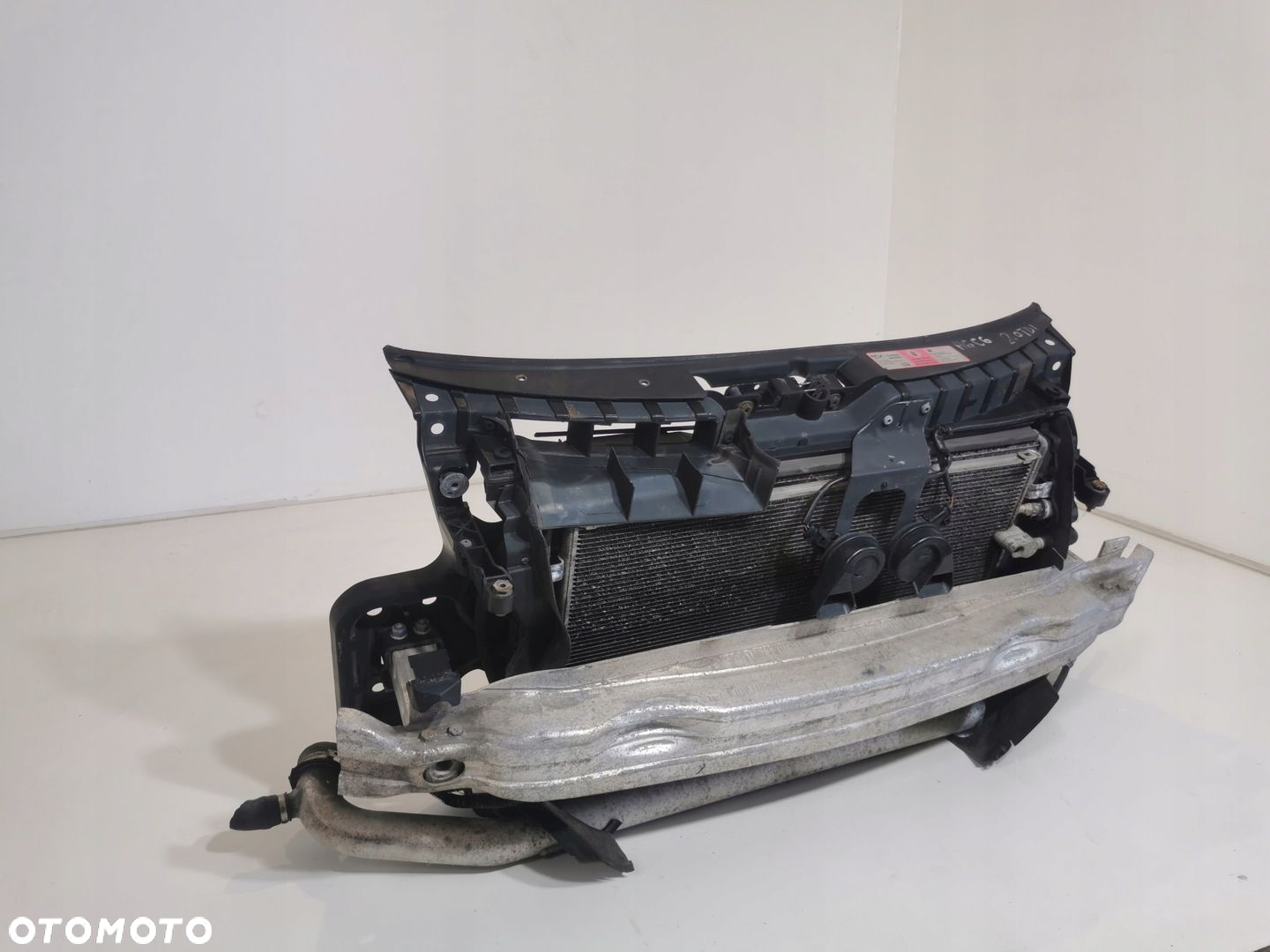 PAS PRZEDNI CHŁODNICA AUDI A6 C6 04-11 2.0 TDI - 4