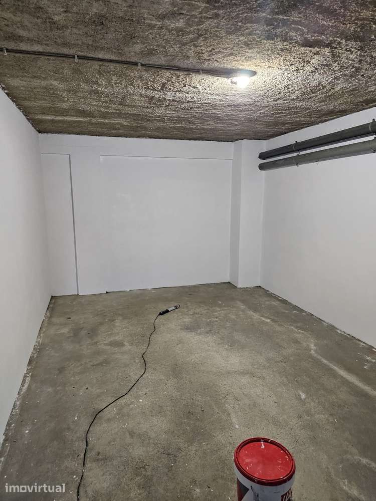 Arrenda-se garagem fechada bastante espaçosa, acesso fácil - Grande imagem: 4/5