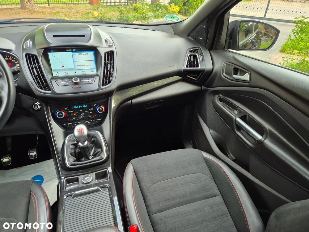 Ford Kuga 1.5 EcoBoost 2x4 ST-Line - 25
