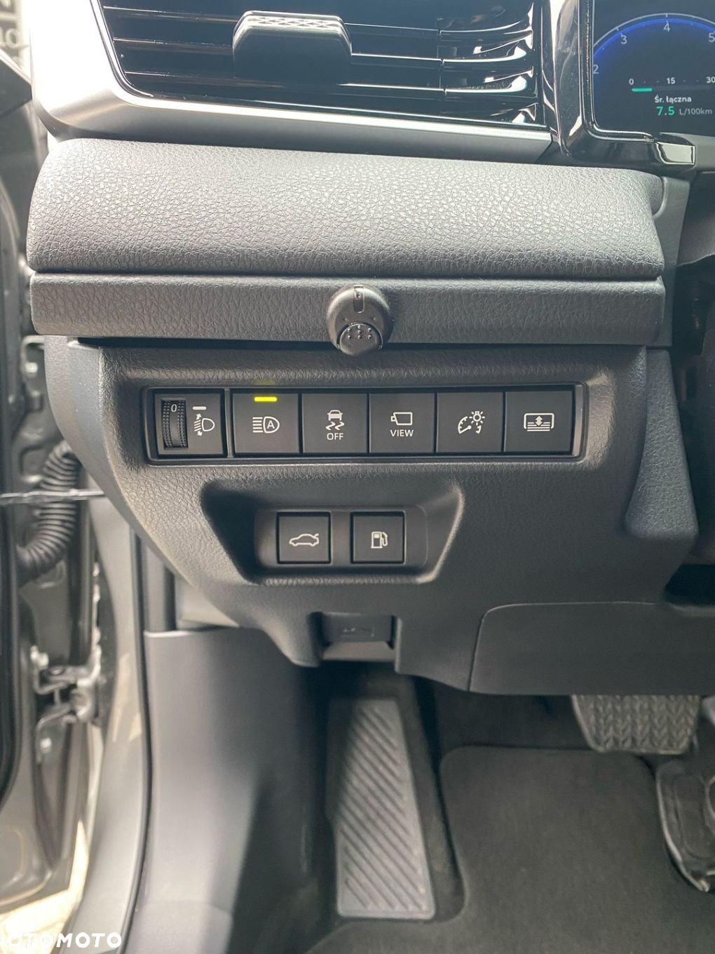 Toyota Camry - 21