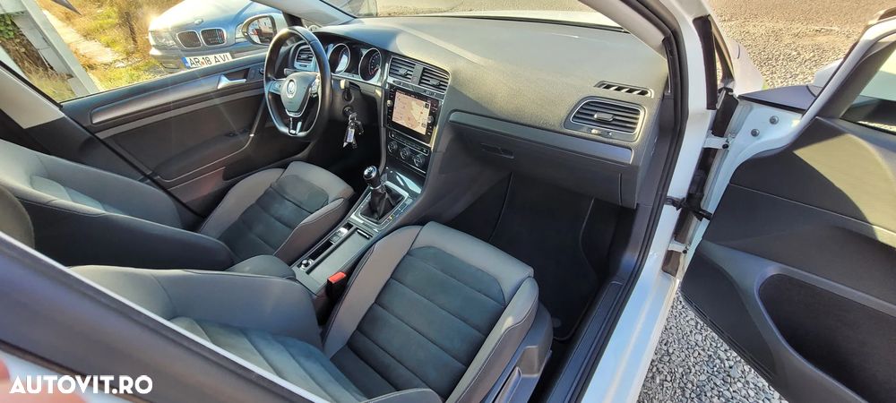 Volkswagen Golf - 10