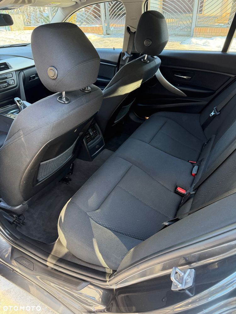 BMW Seria 3 328i xDrive Sport-Aut - 16