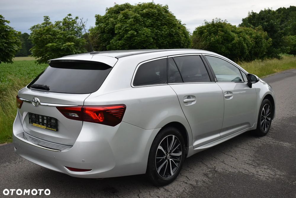 Toyota Avensis - 12