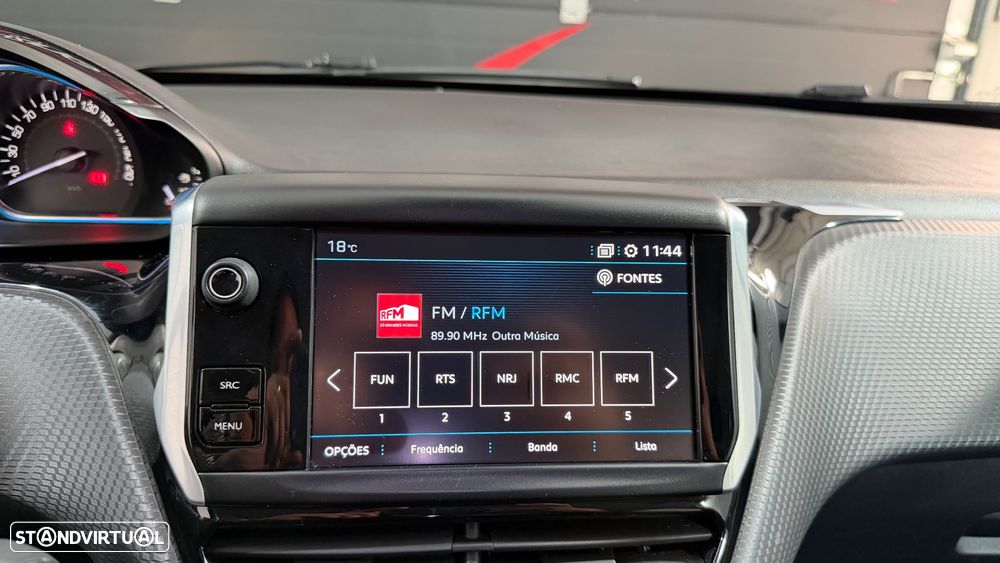 Peugeot 2008 1.2 PureTech Allure - 24