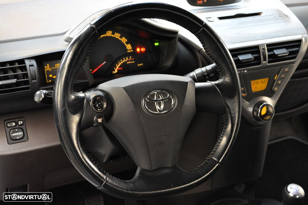 Toyota iQ 1.0 VVT-i Essential+AC - 10