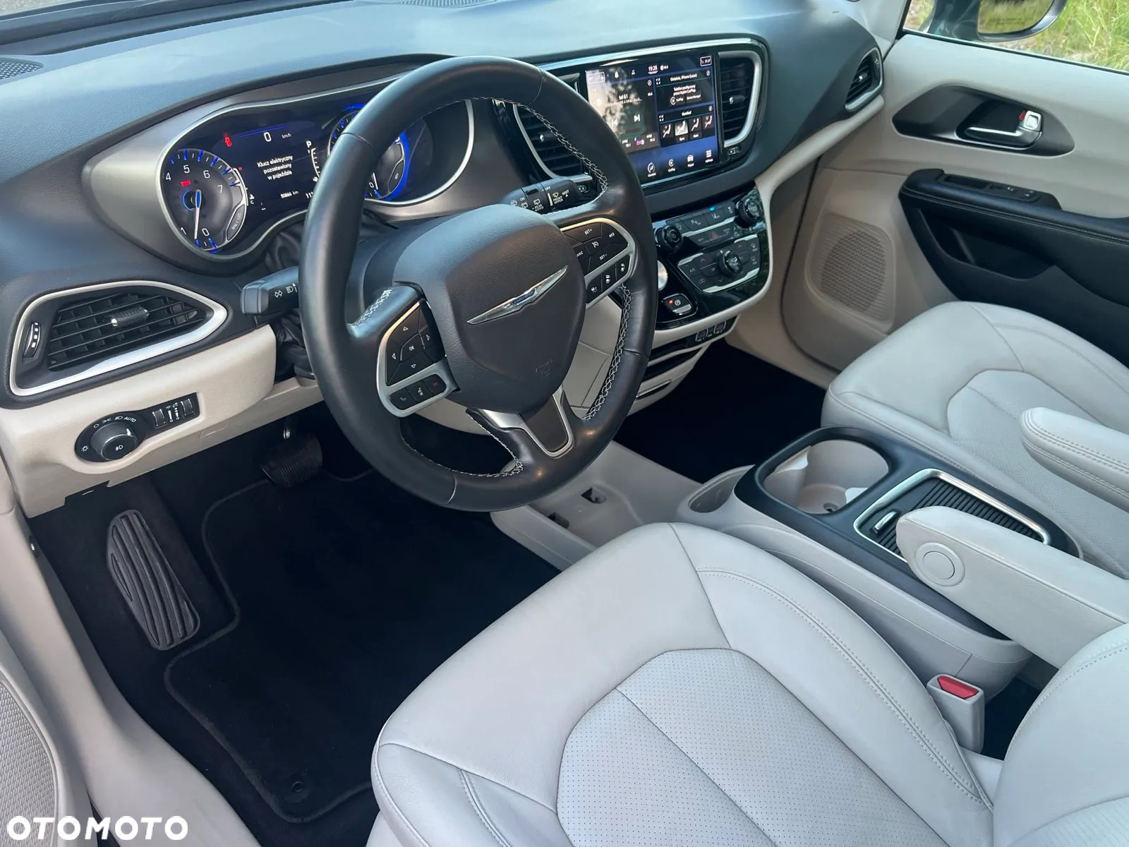 Chrysler Pacifica - 23