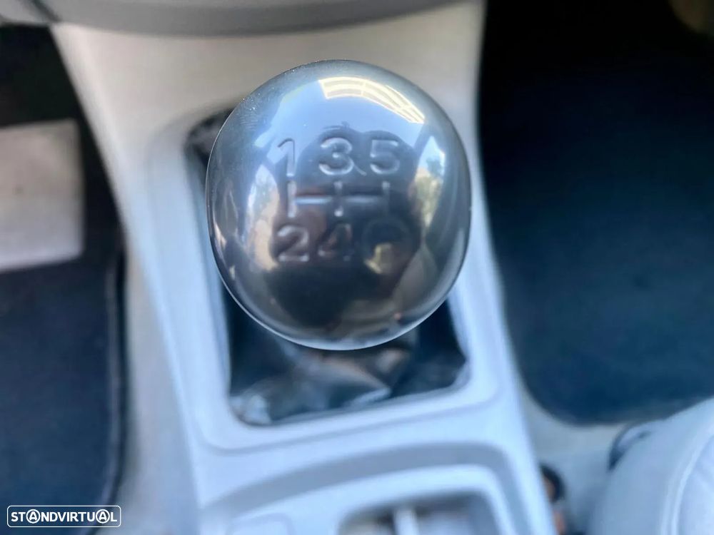 Toyota Hilux 2.5 D-4D 2WD CE - 22