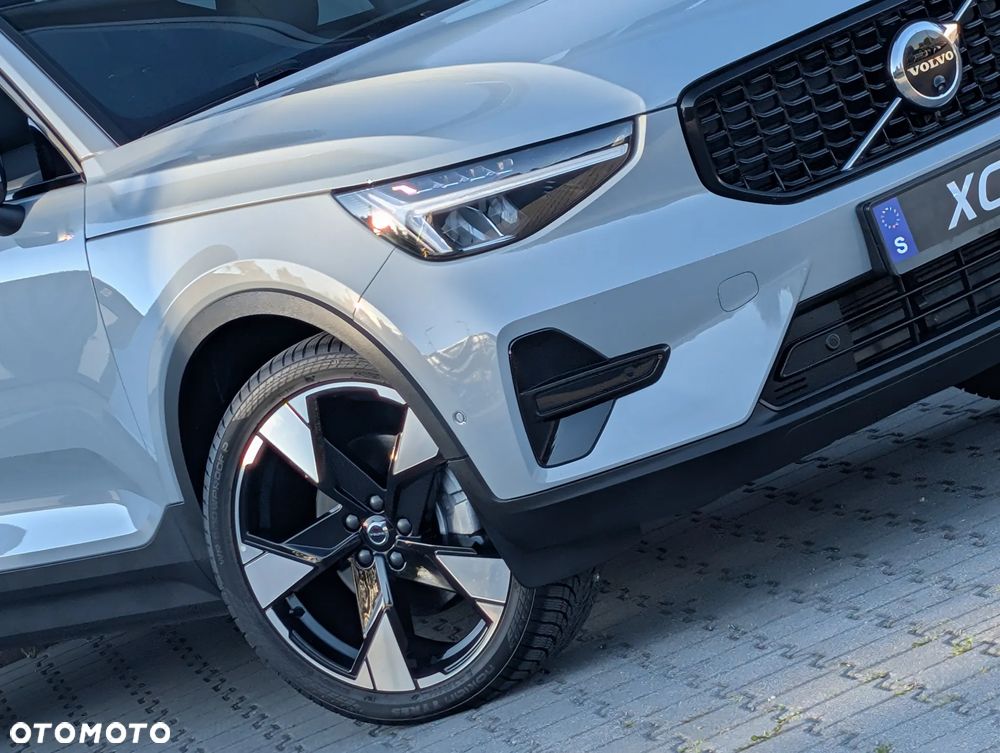 Volvo XC 40 B4 AWD Ultimate Dark - 19