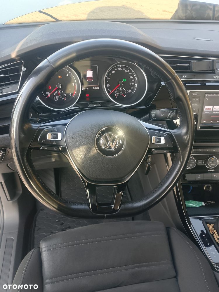 Volkswagen Touran - 20