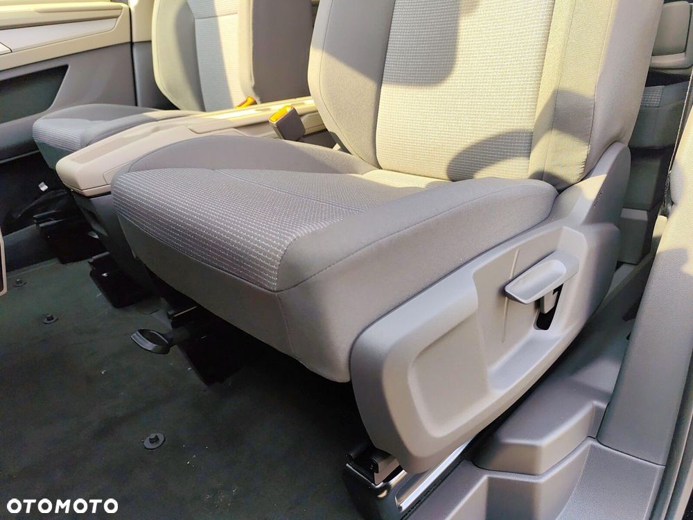 Volkswagen Multivan - 13