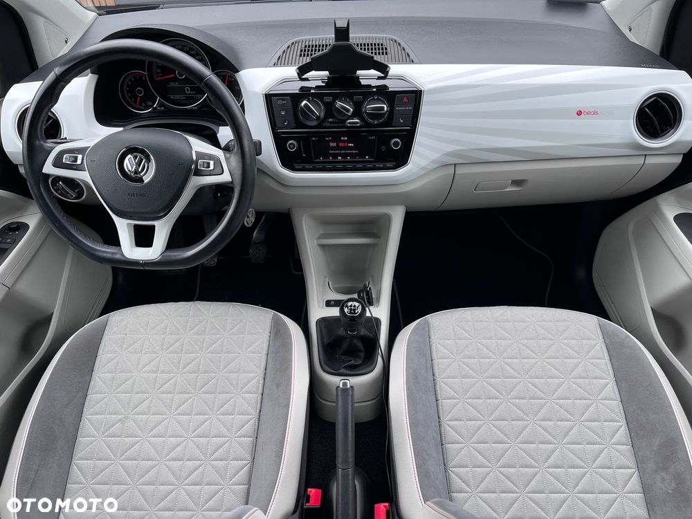 Volkswagen up! 1.0 beats - 25