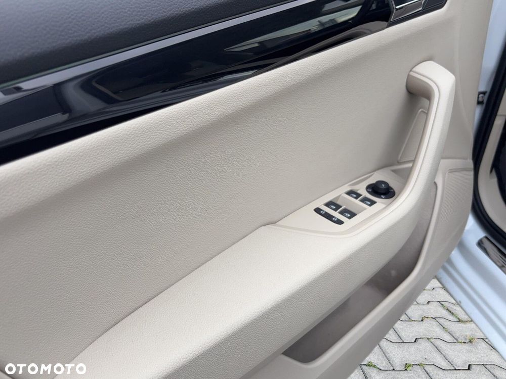 Skoda Superb 2.0 TDI L&K DSG - 11