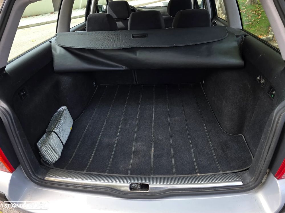 VW Passat Variant 1.9 TDi Confortline - 18