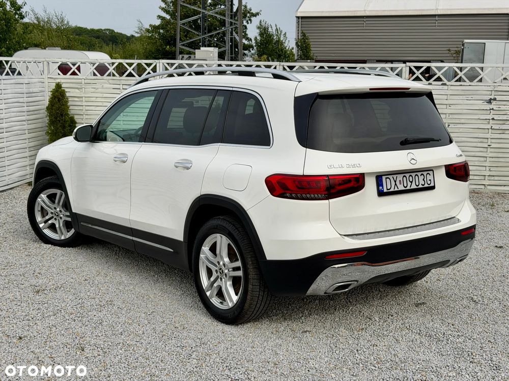 Mercedes-Benz GLB 250 4Matic 8G-DCT - 2