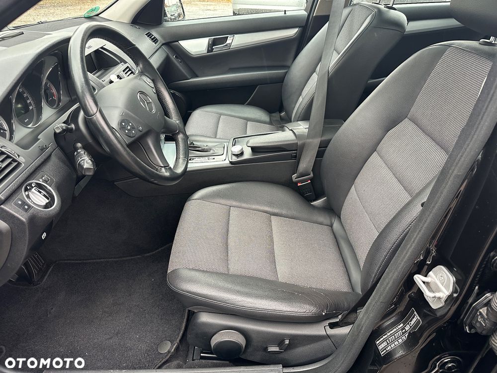 Mercedes-Benz Klasa C 180 T BlueEFFICIENCY 7G-TRONIC Avantgarde - 16