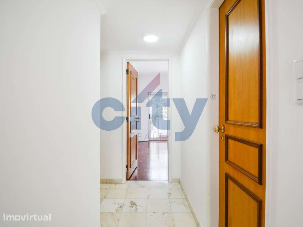 Apartamento T5 para arrendamento em S.Domingos de Benfica - Grande imagem: 3/40