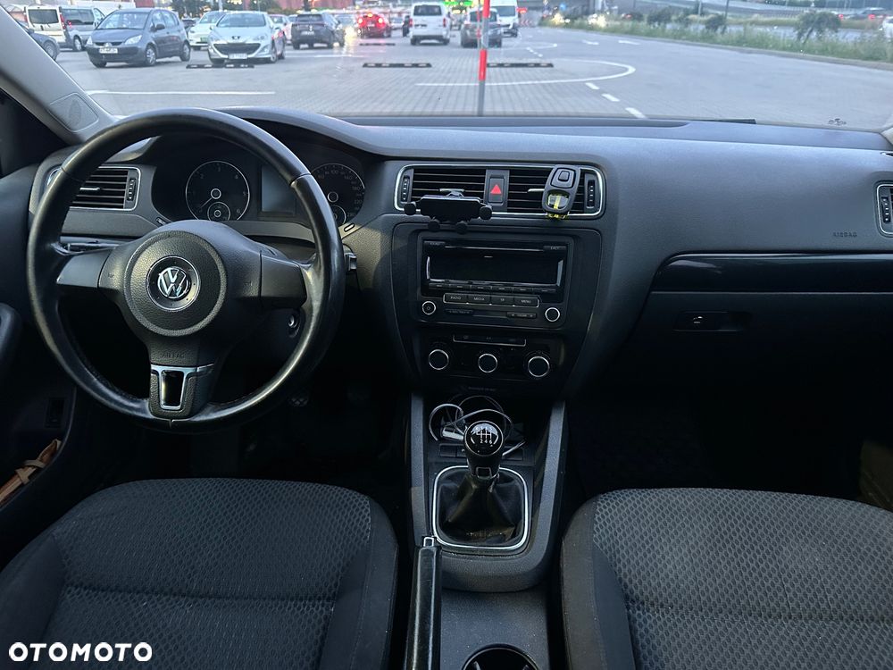 Volkswagen Jetta 2.0 TDI Comfortline - 23