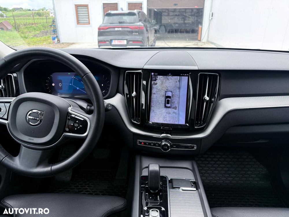 Volvo XC 60 B4 D Plus Dark - 27