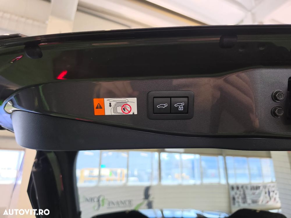 Toyota C-HR 1.8 Hybrid Team Deutschland - 30