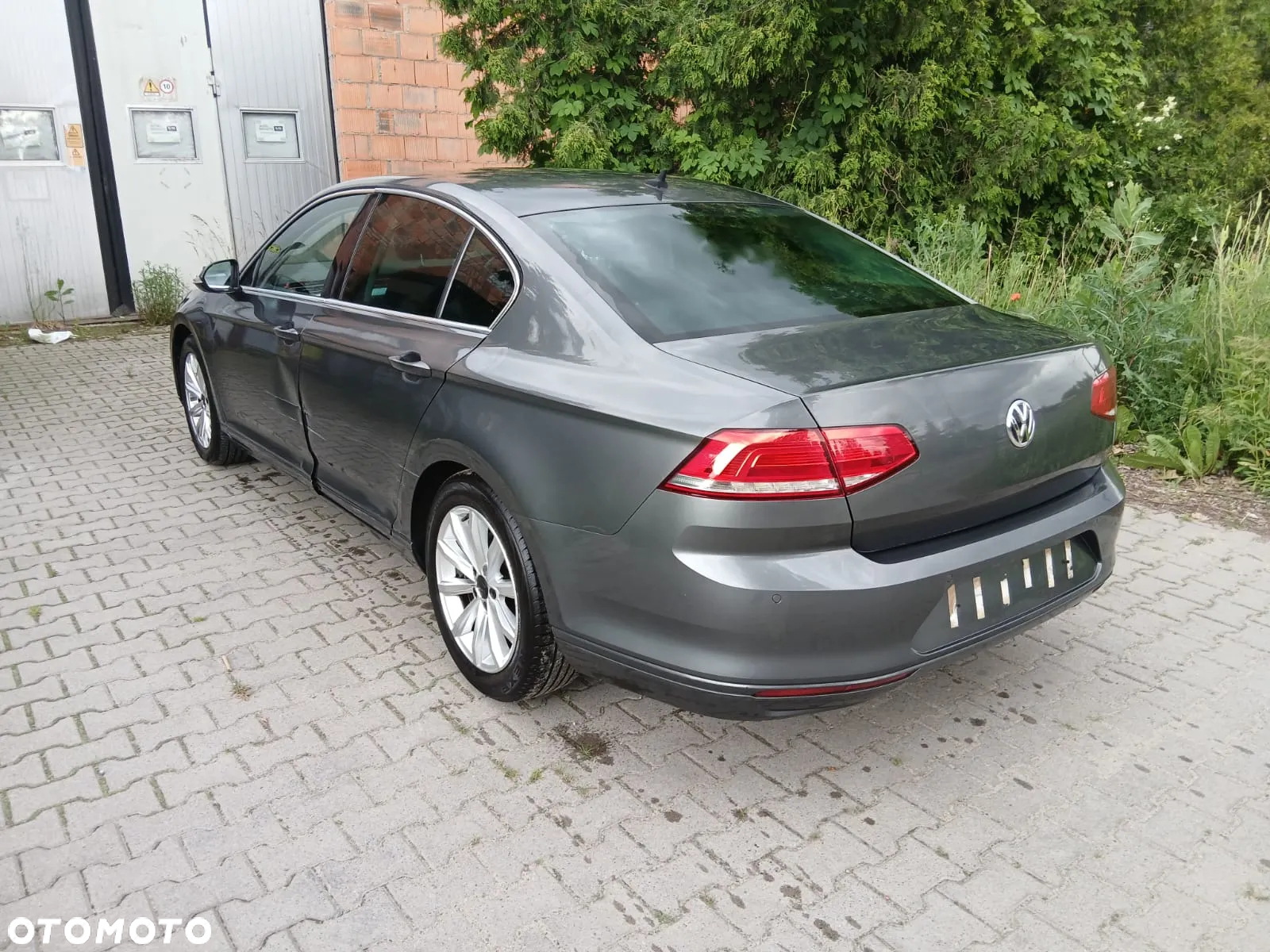 Volkswagen Passat - 4