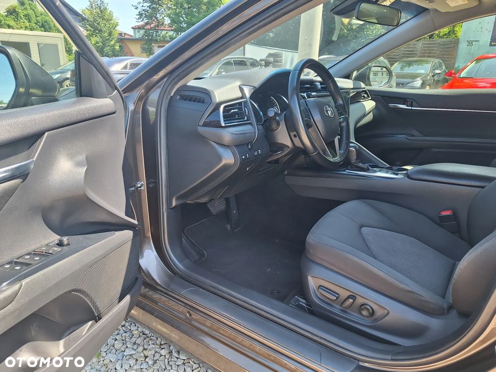 Toyota Camry 2.5 Hybrid Comfort CVT - 18