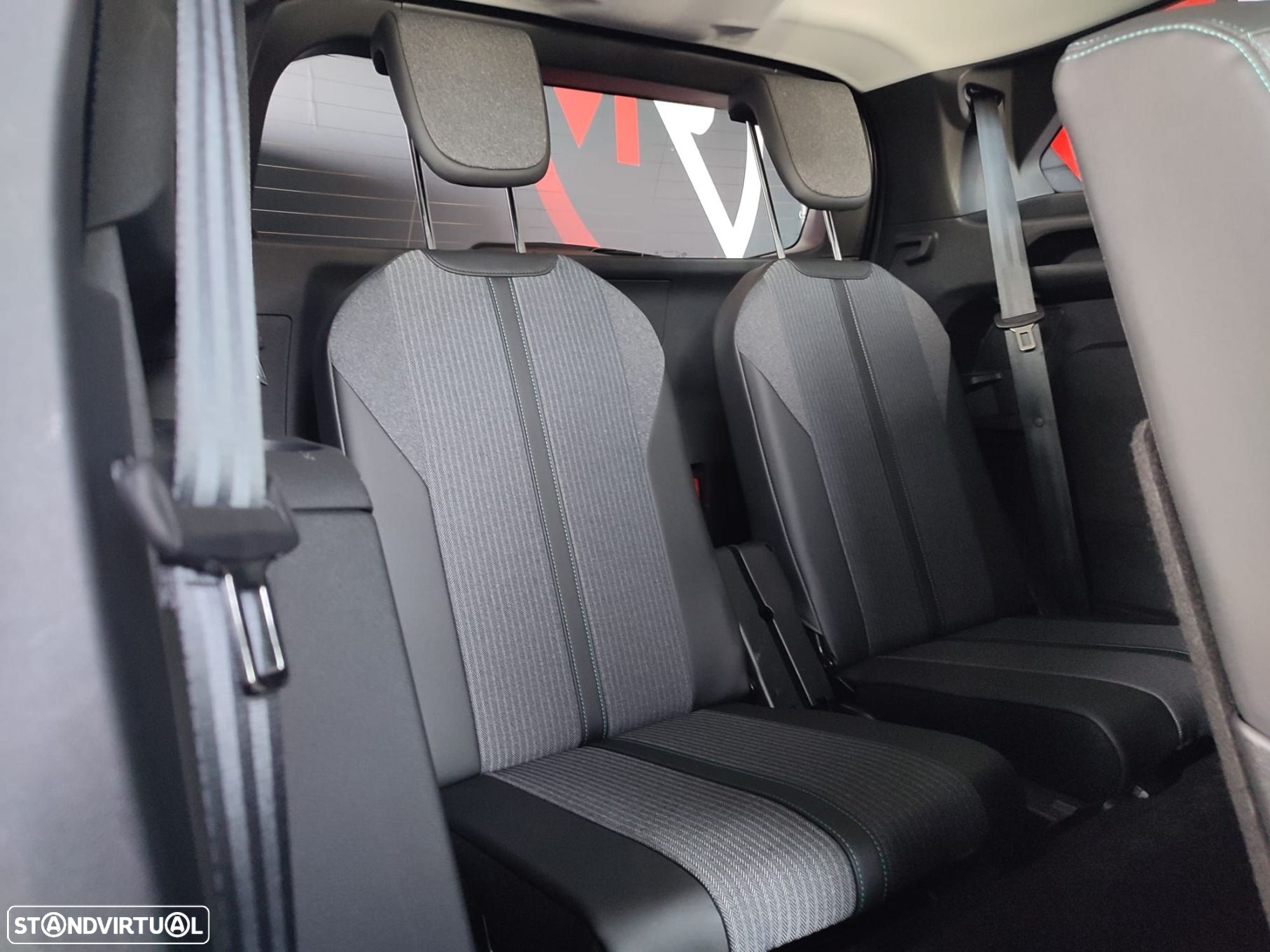 Peugeot 5008 1.5 BlueHDi Allure Pack EAT8 - 34