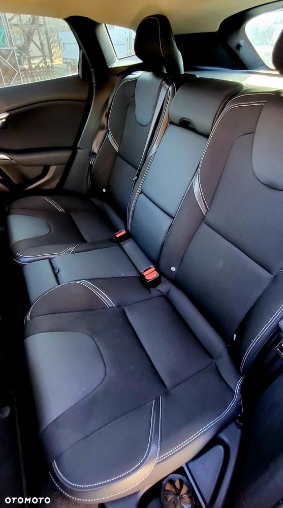 Volvo V40 D3 Momentum - 28