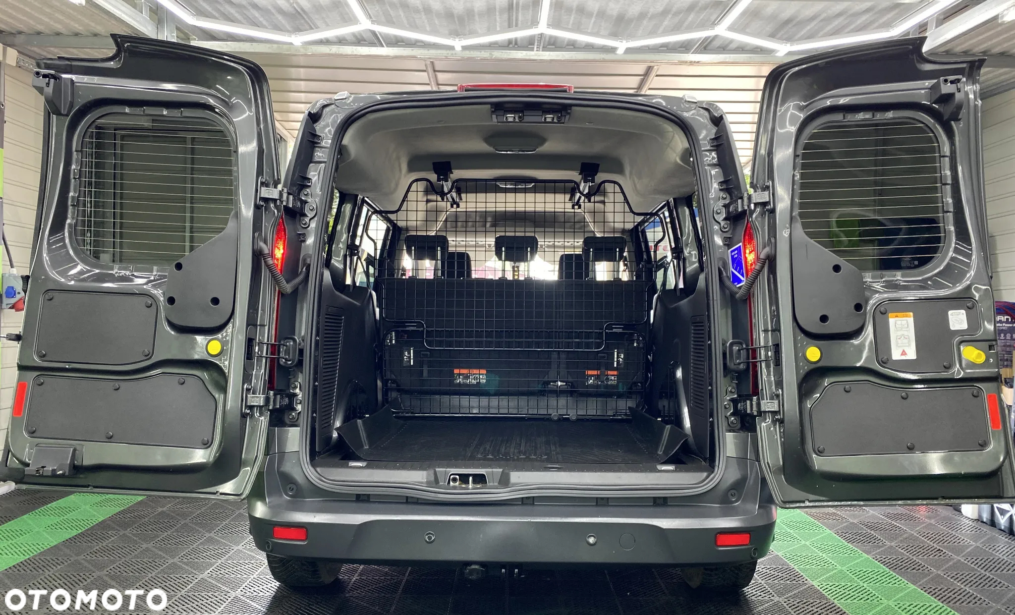 Ford Tourneo Connect 1.5 EcoBlue Start-Stop Trend - 2