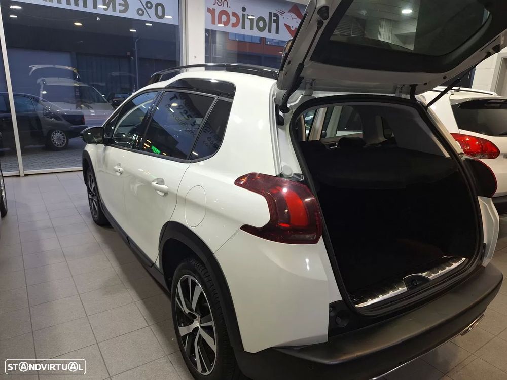 Peugeot 2008 1.2 PureTech GT Line - 6