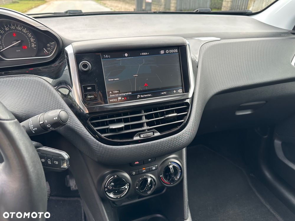 Peugeot 208 1.2 PureTech GPF Signature S&S - 14