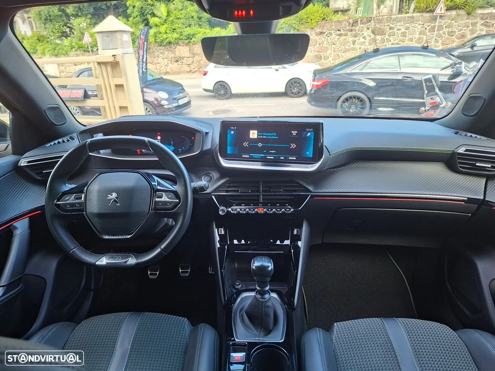 Peugeot 2008 PureTech 130 Stop&Start GT-Line Edition — fotografia 38