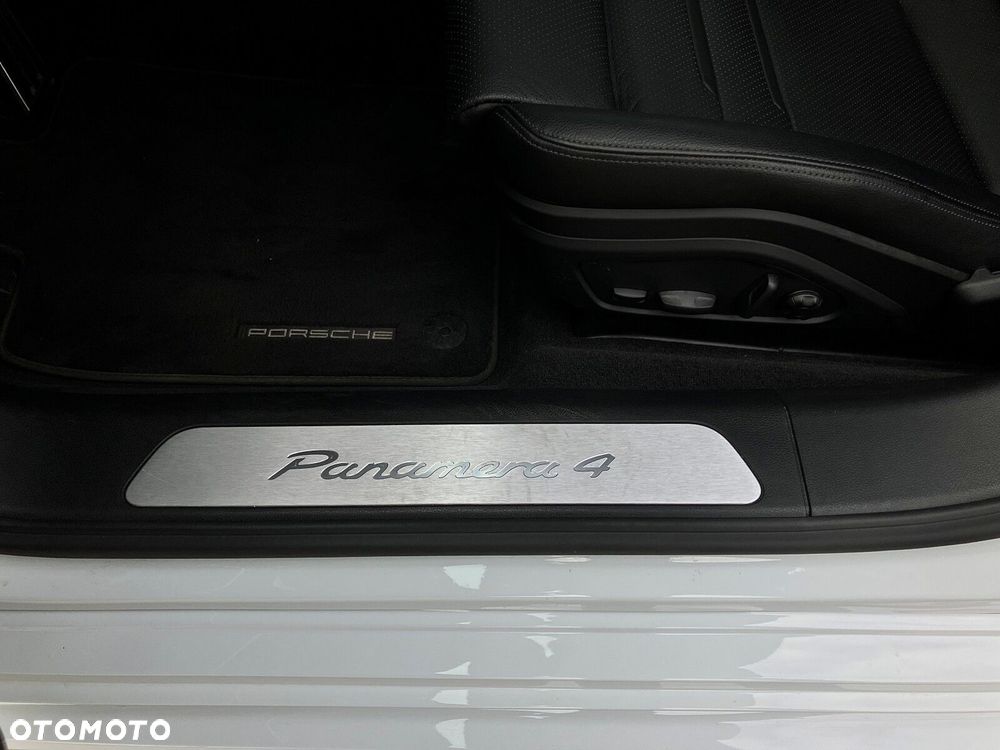 Porsche Panamera - 18