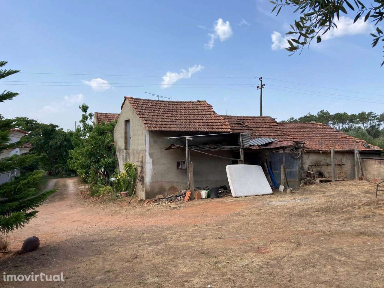 Moradia para recuperação com 4000m2 terreno - Cristovãos - Ourém - Grande imagem: 5/10