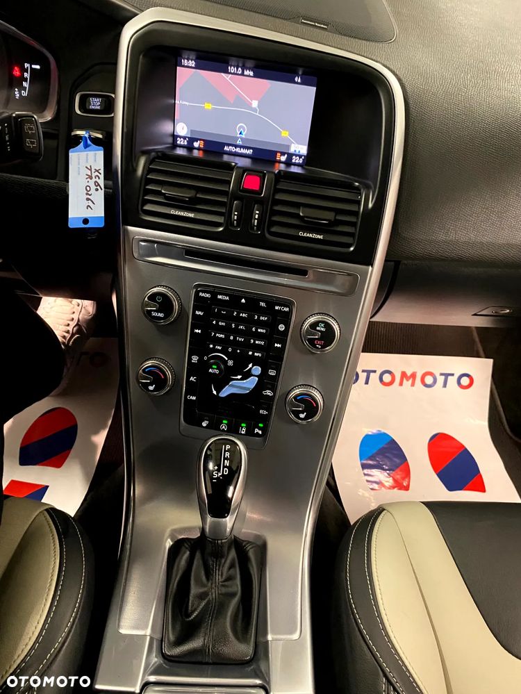 Volvo XC 60 D4 Geartronic Summum - 19