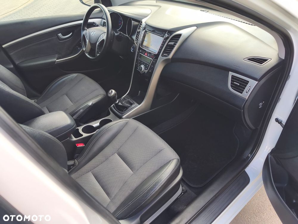 Hyundai i30 blue Kombi 1.6 GDi Passion - 24